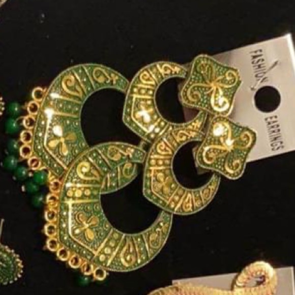 Beautiful and light weight earrings - Picture 2 of 6